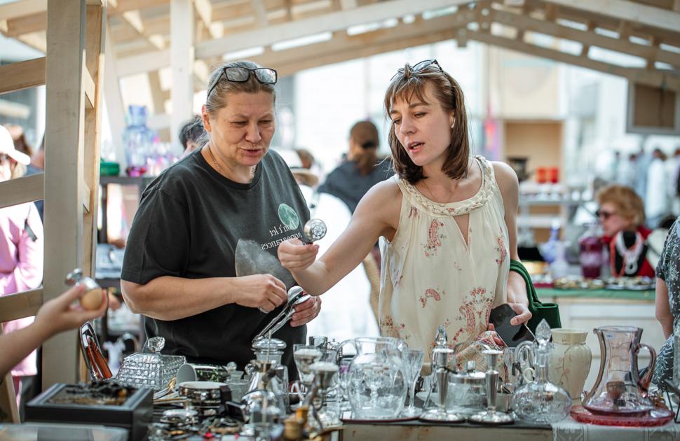 Исторический блошиный рынок на открытой площадке.